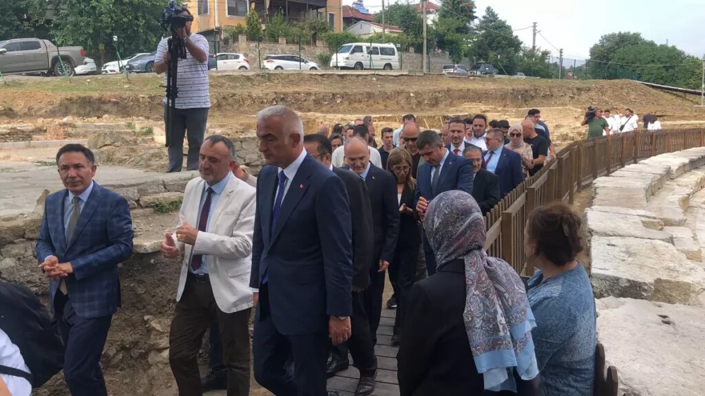 bakan ersoy duzcede 5AQcFT99