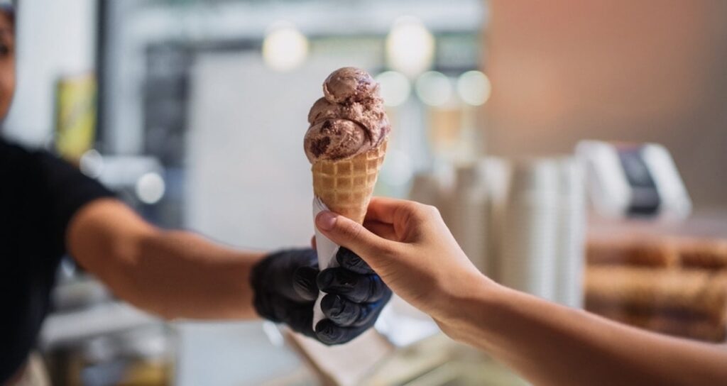 iki top dondurmanin fiyati sosyal medyayi karistirdi jBpfHisB