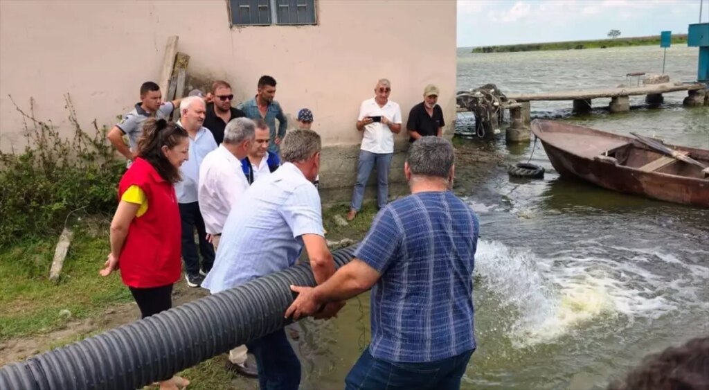 samsunda 23 milyon yavru sazan salindi V3IPvmBA