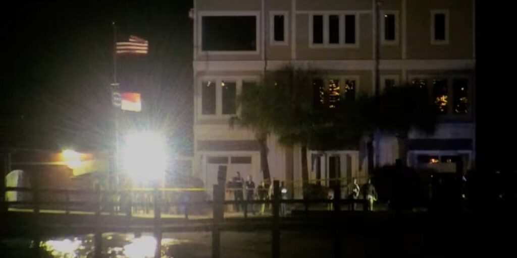 abdde vahset gemiden restorana ates acti YyDmWUnR