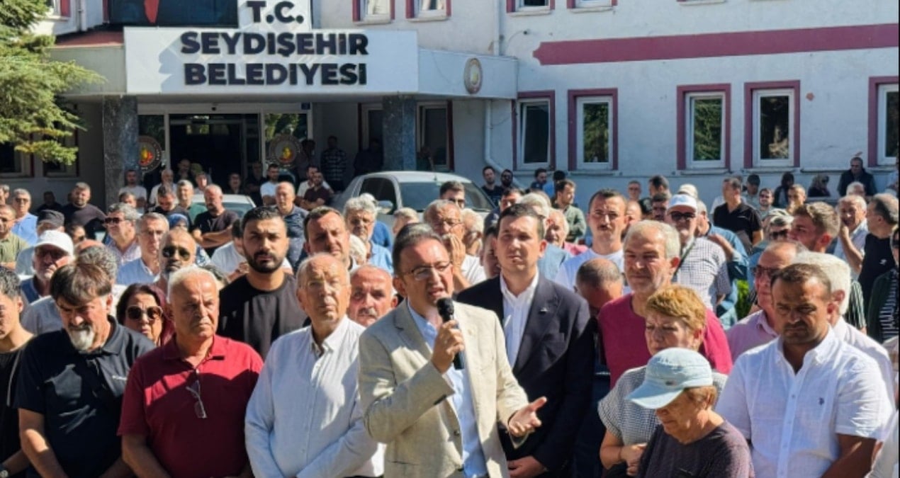 baskan chpden akpye gecmisti belediye onunde eylem ZqPZzgTA