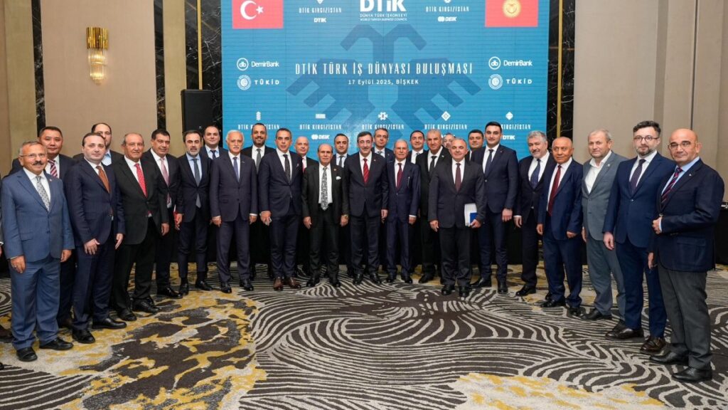 cumhurbaskani yardimcisi yilmaz kirgizistanda turk is insanlariyla bulustu lAeaPZ1H