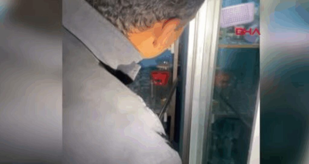 hatayda dolaba yilan girdi slmLppIp