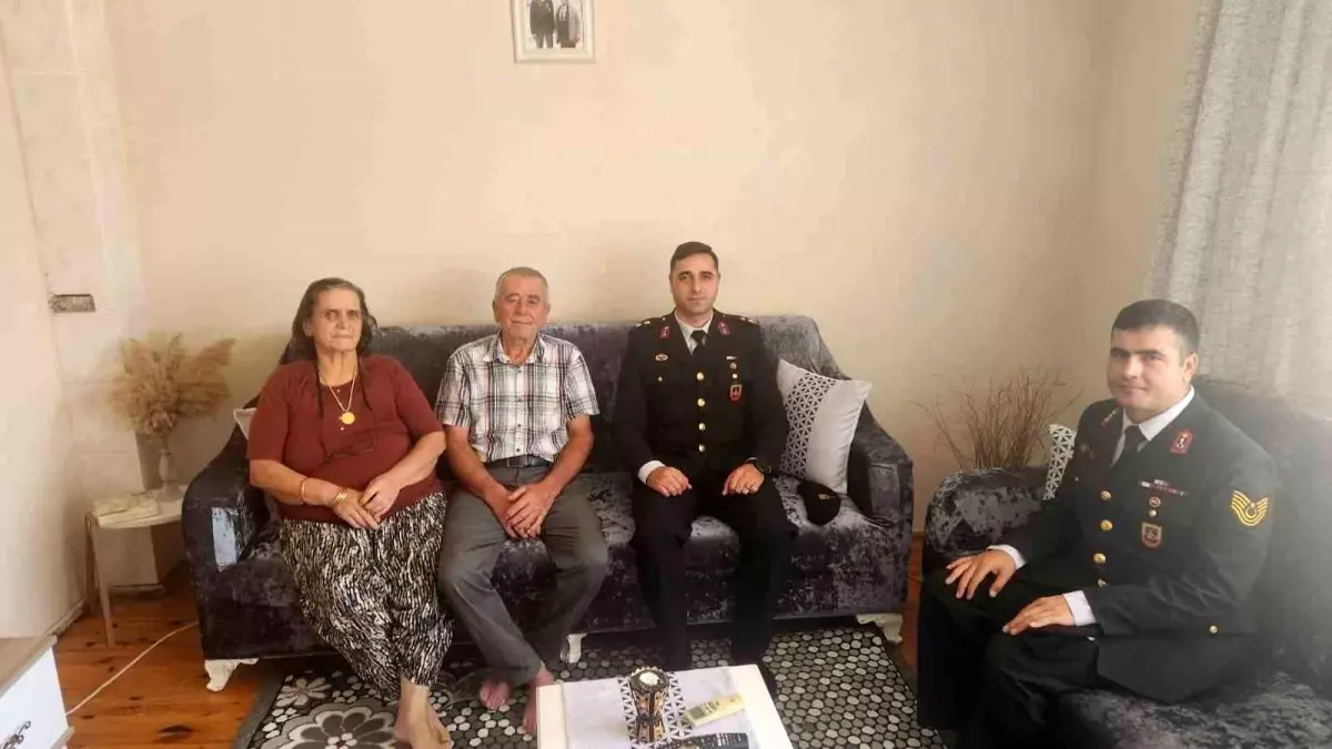 jandarma kibris gazilerini ziyaret etti aXjNkdev