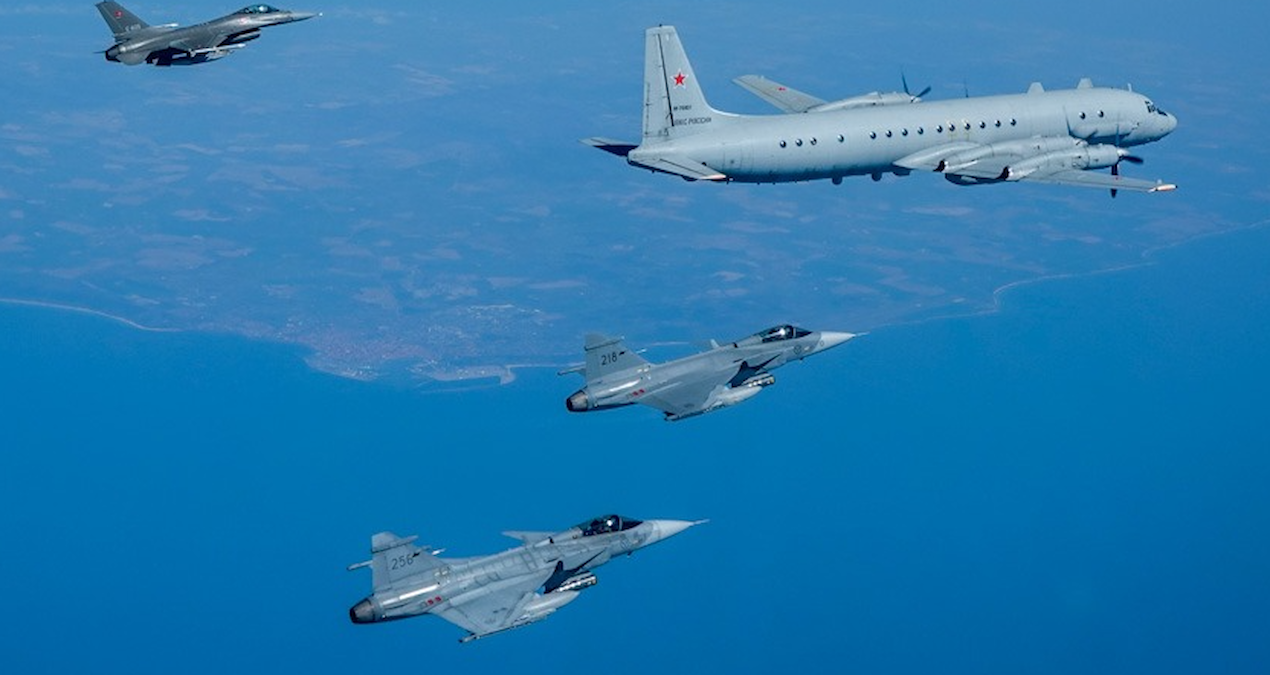 rus ucaklari avrupaya girdi ordular ayaga kalkti jetler devriyeye basladi cQ47Wnvt