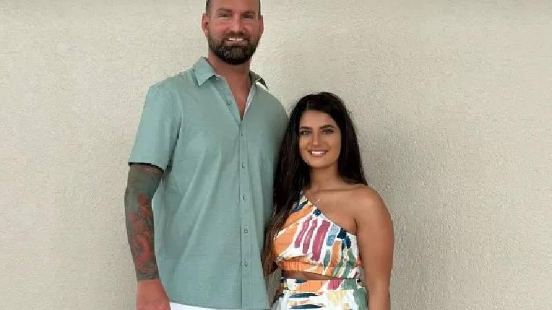 15 yıl önce evden kaçan genç kız, yıllar sonra onu arayan polisle nişanlandı