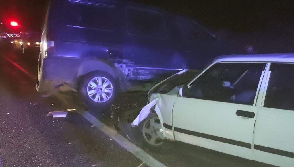 Derebucak’ta otomobil ile minibüs çarpıştı: 2 yaralı