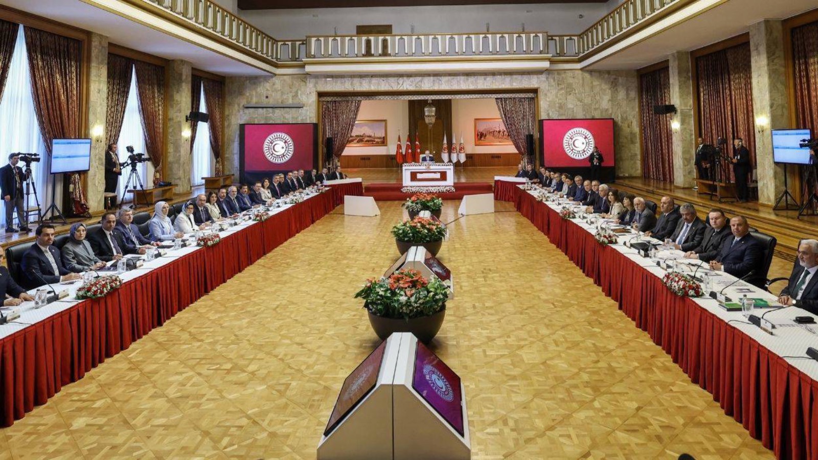 milli dayanisma kardeslik ve demokrasi komisyonunda gazeteciler salondan cikarildi kapali kapilar ardindaki hicbir pazarliga asla izin vermeyiz qUaRrQ2O.jpg