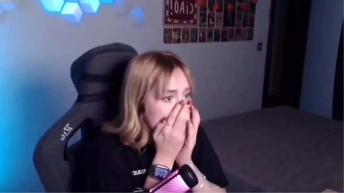 yayinci deprem aninda panik yasadi adffpIHU.jpg