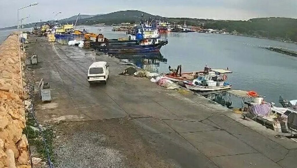 Didim’de Kamyonet Denizle Buluştu