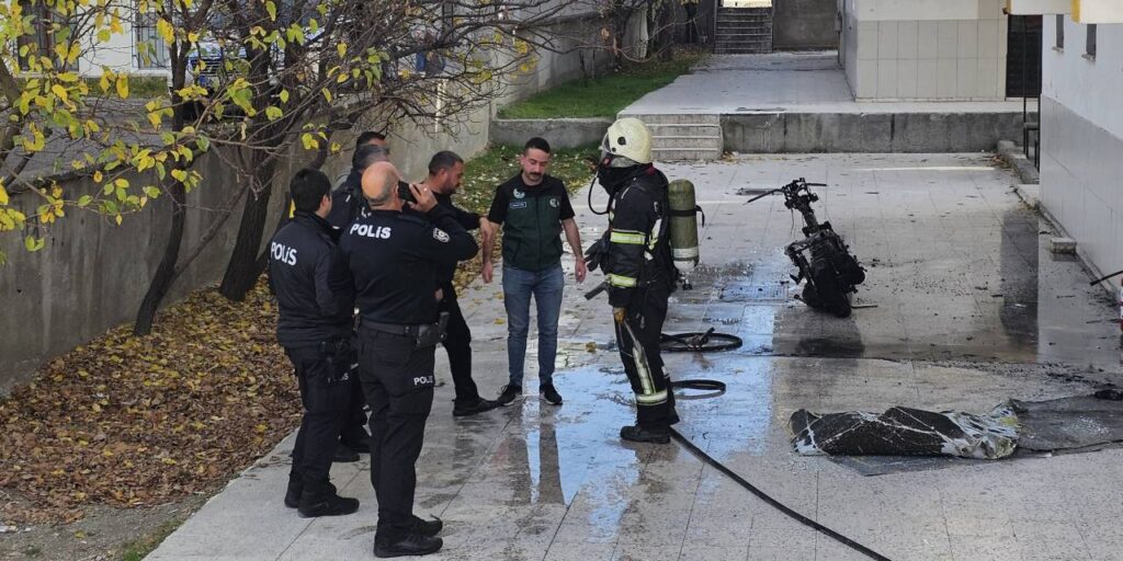 Motosiklet alev aldı: 7’si çocuk 9 kişi hastanelik oldu