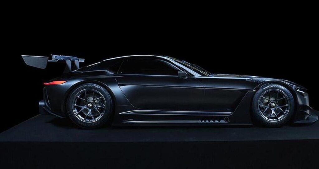 Toyota 4.0 motorlu asfalt uçağı çıkardı: Fiyatı dudak uçuklattı