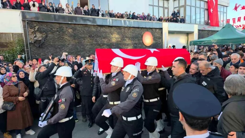 DEAŞ operasyonunda şehit olan polis memuru memleketinde toprağa verildi