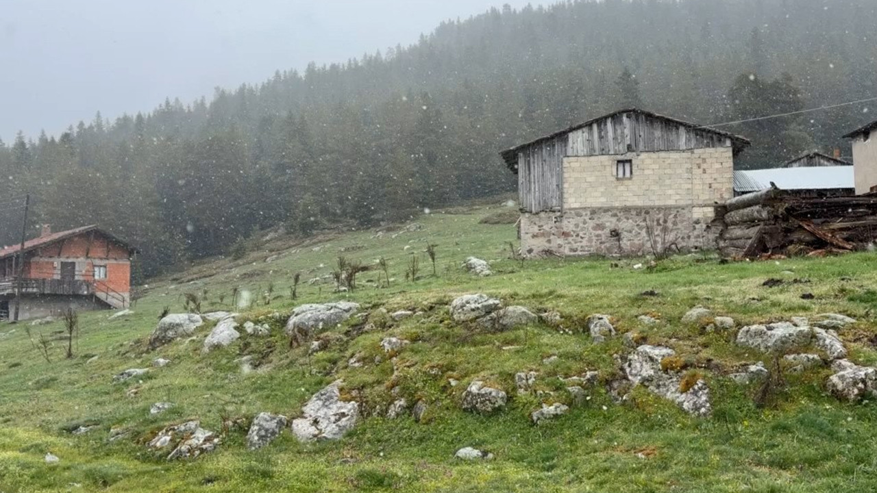 Bolu’da Hava Sıcaklıkları Düşerken Yaylalar Karla Kaplandı