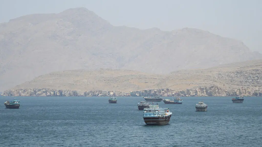 centcomdan-hurmuz-bogazi-aciklamasi-abd-helikopterleri-devriyede-Gr8Nymbb