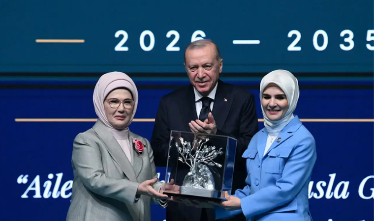 turkiye-saglik-is-baskani-toy-aile-ve-nufus-on-yilina-iliskin-konustu-emekcinin-hakkini-guclendiren-J8EBqj3u