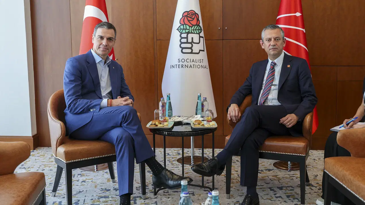 Pedro Sánchez’den, Özgür Özel’e ‘YENİ Parti’ mektubu: ‘Bu cesur kararınız bizlere umut veriyor’ Haber gorseli