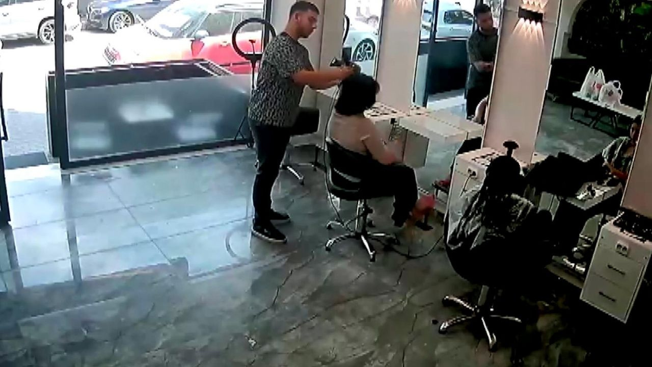 Her seferinde ayni bahaneyi kullandi musteri kuaforu cileden cikardi bu kadini dukkana almayin Uv24AhQp